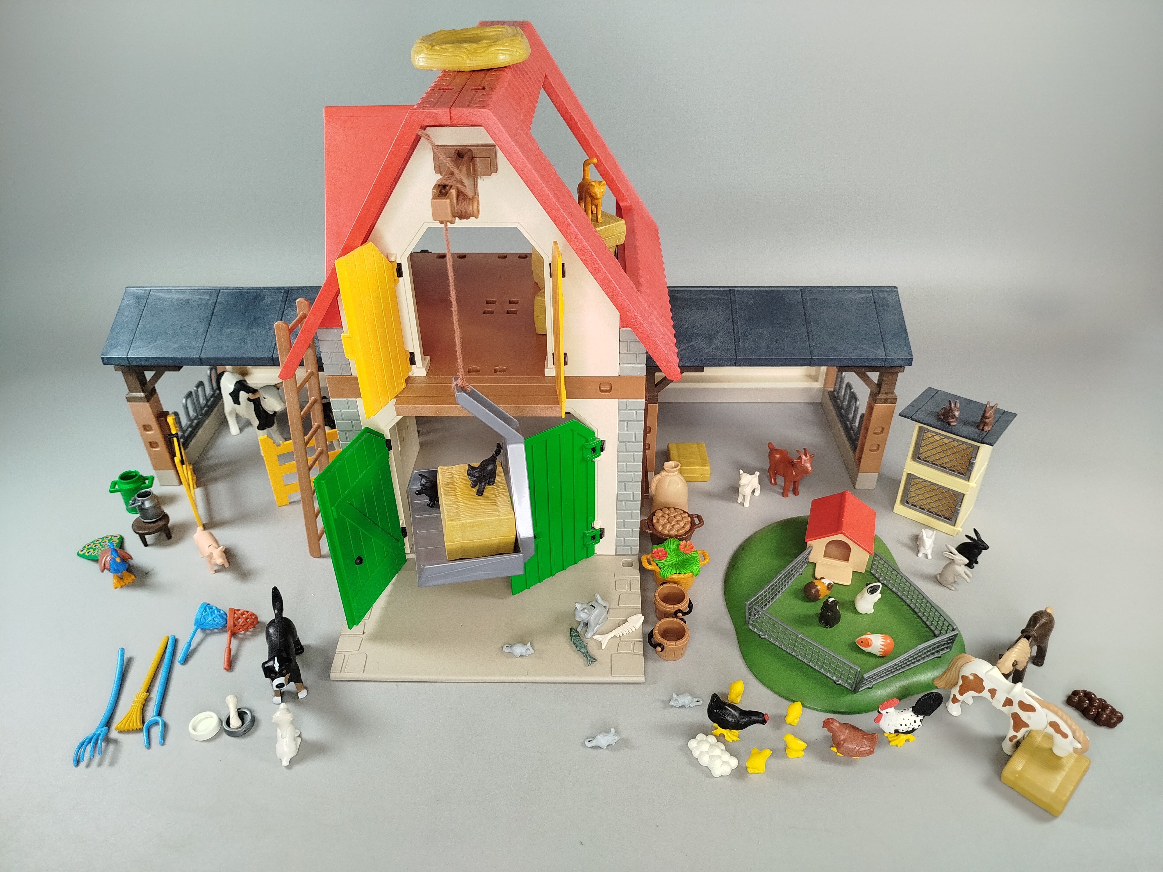Playmobil Bauernhof 4490 mit Stall und Figuren, Tieren, Zubehör